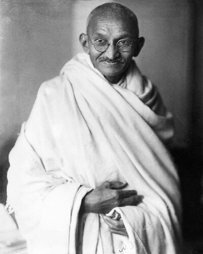 Mahatma-Gandhi%2C_studio%2C_1931