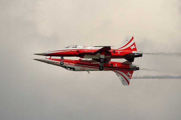 Patrouille_Suisse_-RIAT_2014(14796126796)