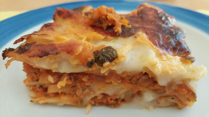 Lasagne auf Teller