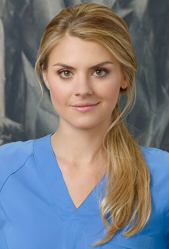 Eliza-Coupe-as-Dr-Denise-Mahoney-Season-9-Promotional-Photoshoot-dr-denise-mahoney-20114911-1091-1600