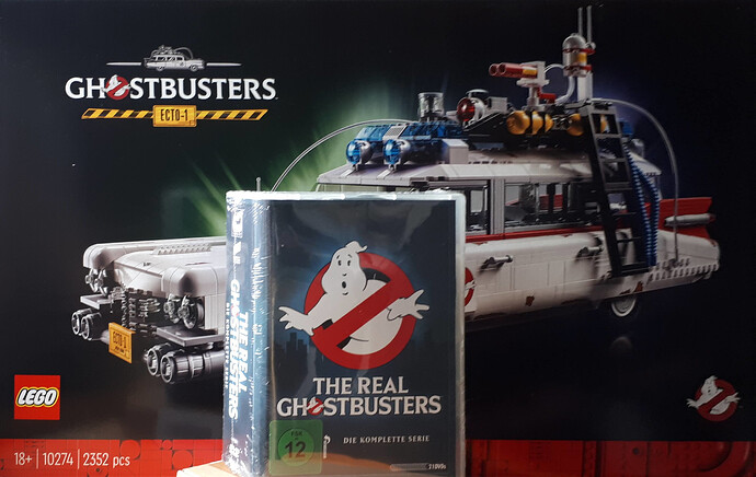 The Real Ghostbusters DVD-Box und LEGO Ecto-1
