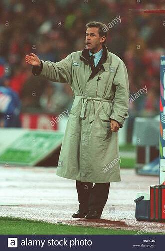 ottmar-hitzfeld-borussia-dortmund-trainer-23-oktober-1996-hnrc4c