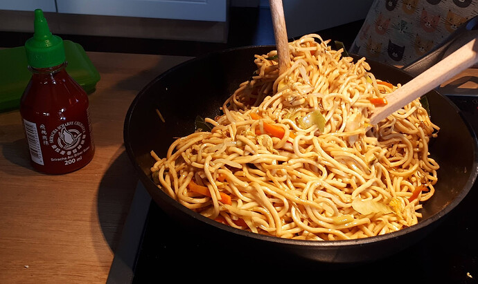 Gebratene Nudeln im Wok