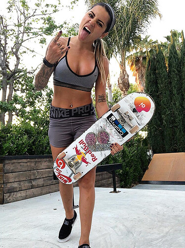 cute-skateboarder-leticia-bufoni-knows-all-the-tricks-xx-photos-1