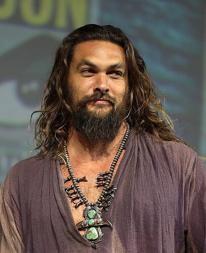 640px-Jason_Momoa_(43055621224)_(cropped)