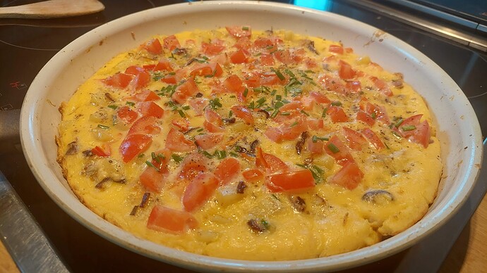 Ganzes Omelette in Pfanne