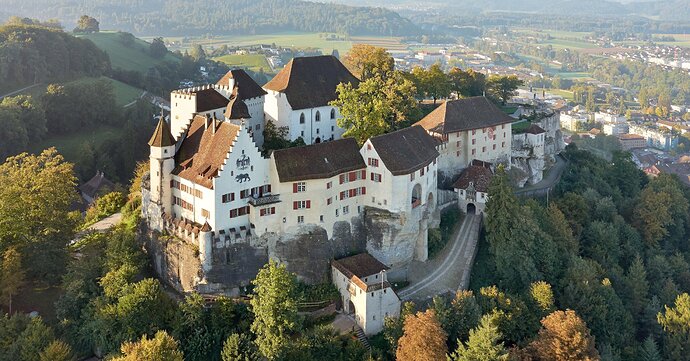 csm_schloss-lenzburg-luftaufnahme-01_1000131acc