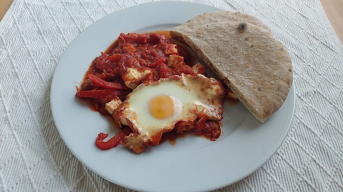 Shakshuka auf Teller