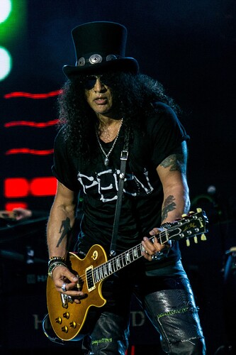 Slash,_Guitarist_of_Guns_N'_Roses_in_2017