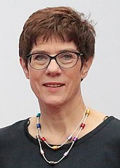 170px-AV0A3388_Dr._Frauke_Gerlach,Armin_Laschet_Annegret_Kramp-Karrenbauer(Hintergrund_retuschiert)