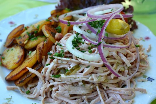 wurstsalat-mit-bratkartoffeln